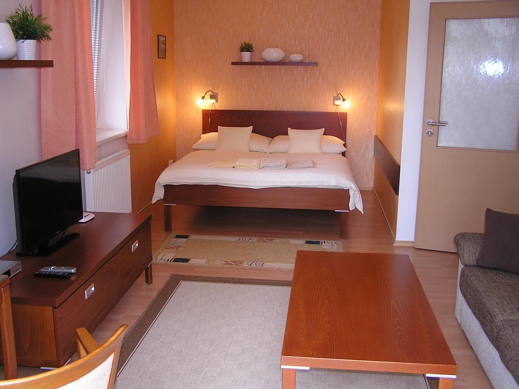 Gonda Apartments Hradec Kralove Exterior foto