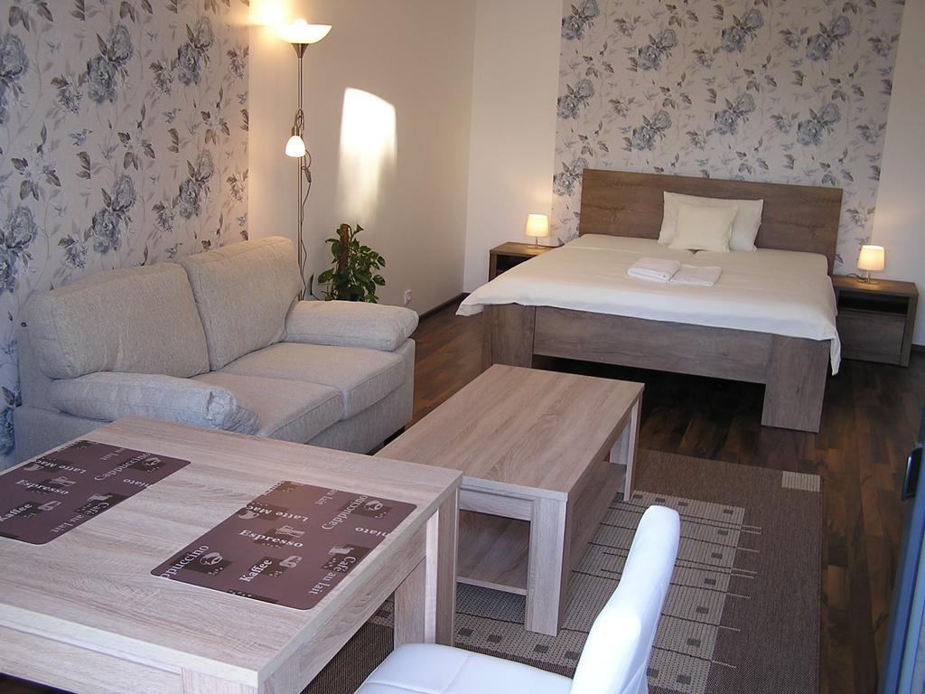 Gonda Apartments Hradec Kralove Exterior foto