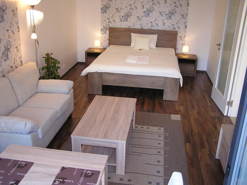 Gonda Apartments Hradec Kralove Exterior foto