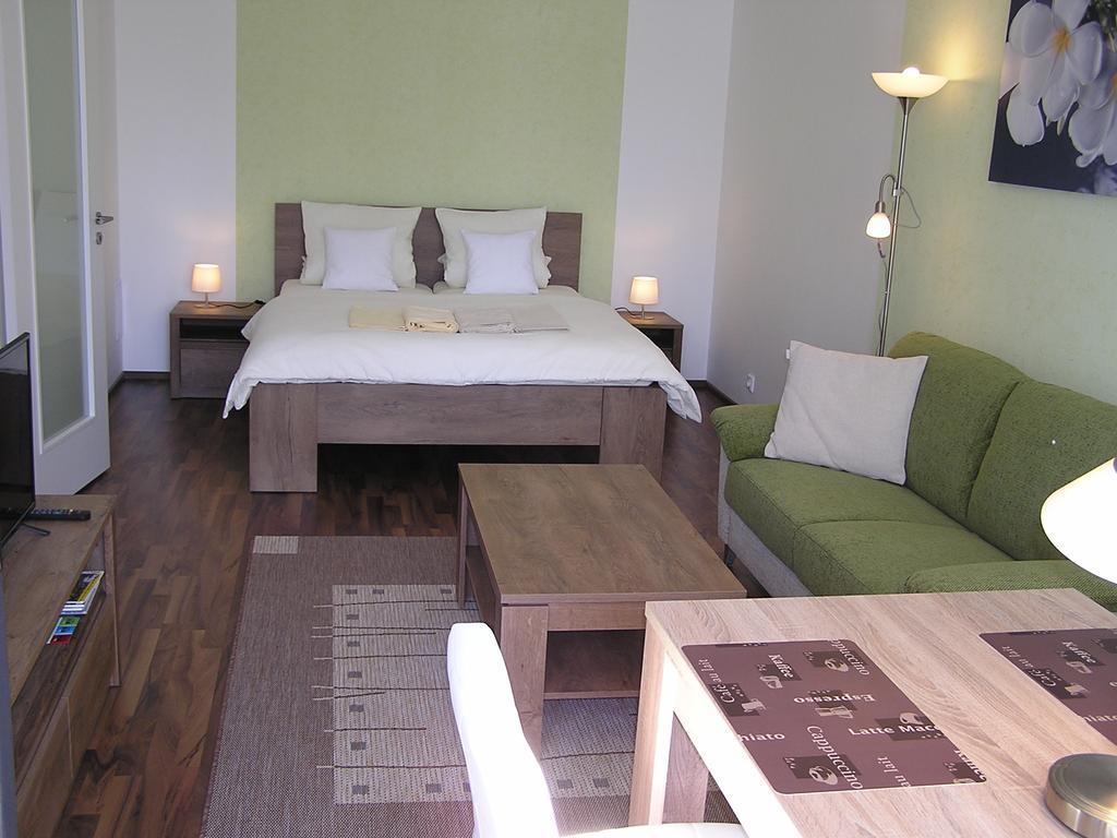 Gonda Apartments Hradec Kralove Exterior foto
