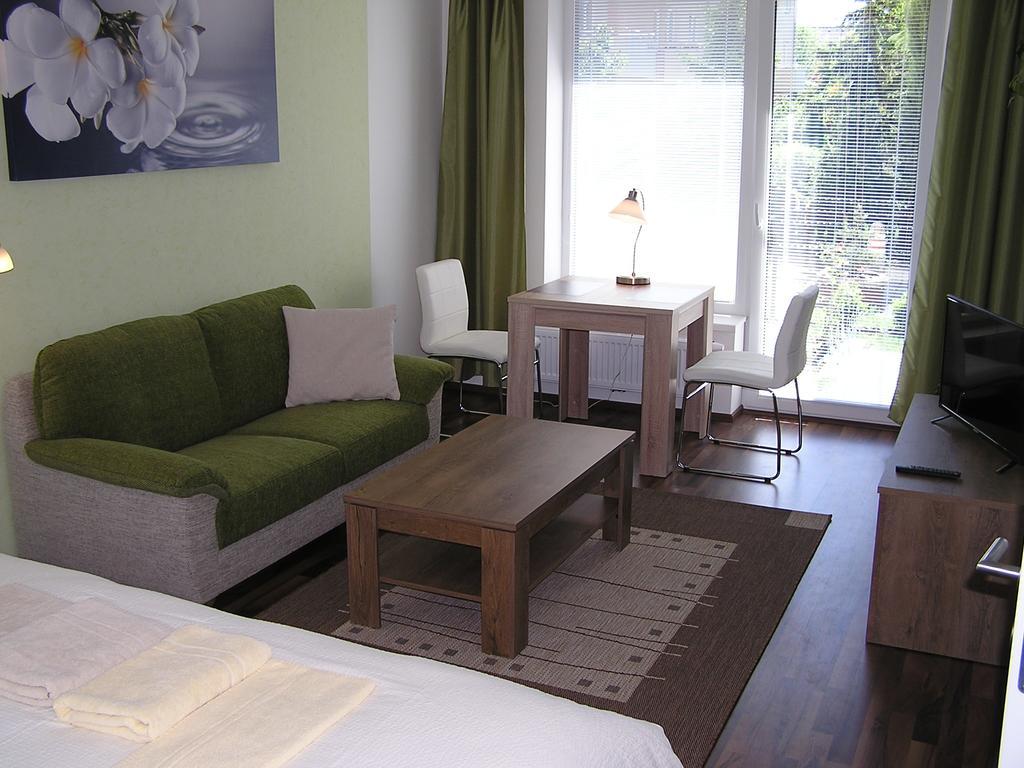 Gonda Apartments Hradec Kralove Exterior foto