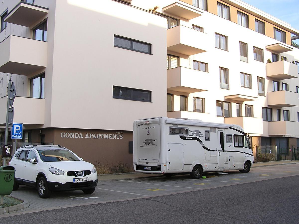 Gonda Apartments Hradec Kralove Exterior foto